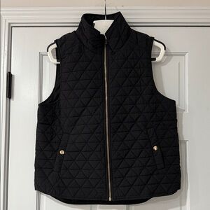 Moco BoutiqueWomen’s Black Quilted Vest Warm Puffer Style with Pockets in size M